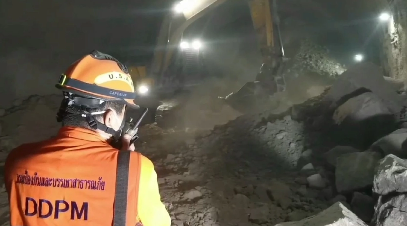 ลุ้นระทึก! อุโมงค์ถล่ม พบสัญญาณชีพระยะ 7 เมตร