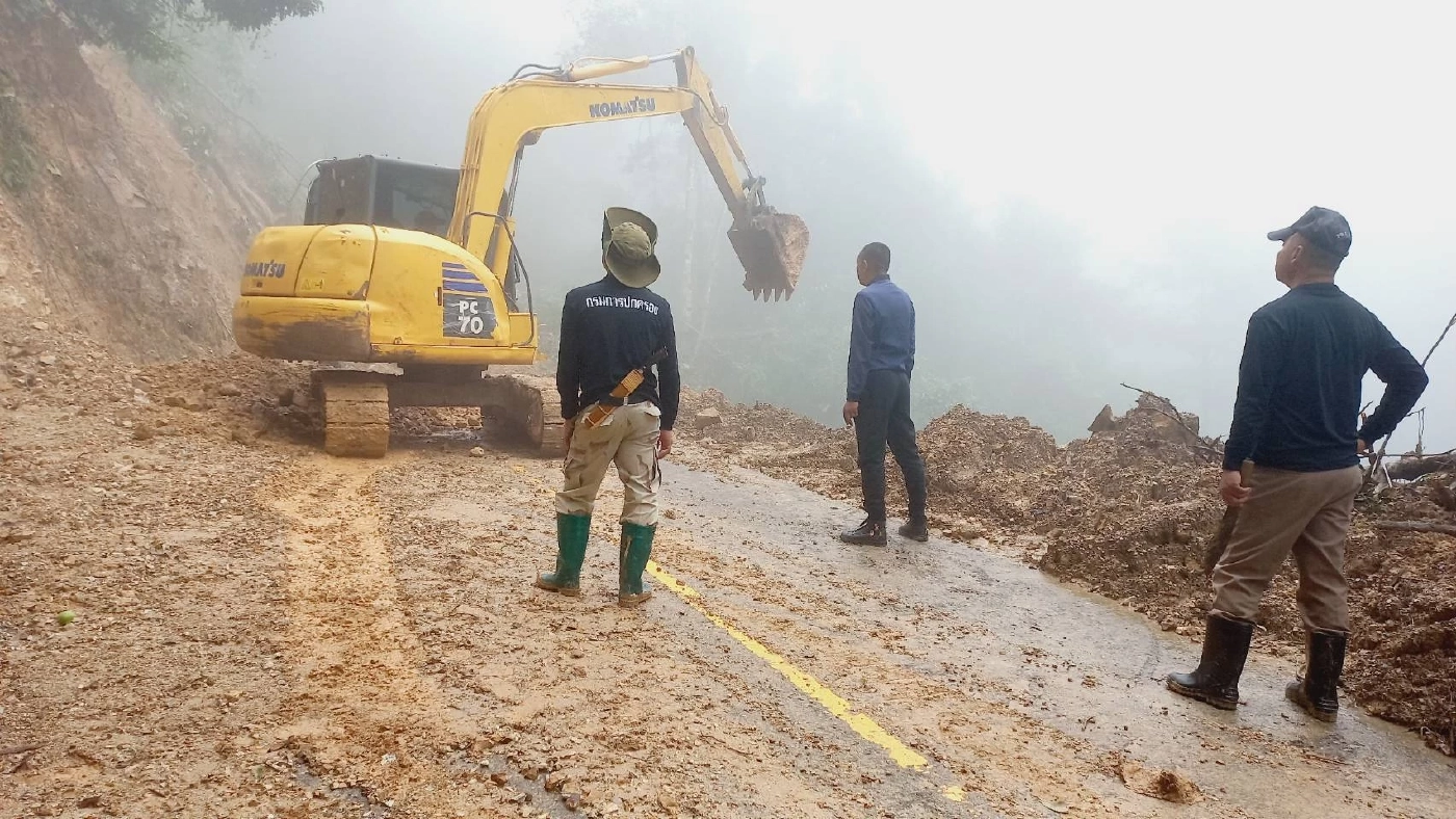 ภาคเหนืออ่วม! แม่ฮ่องสอนดินสไลด์ พะเยาใช้โดรนช่วยลุงติดกลางน้ำป่าทะลัก