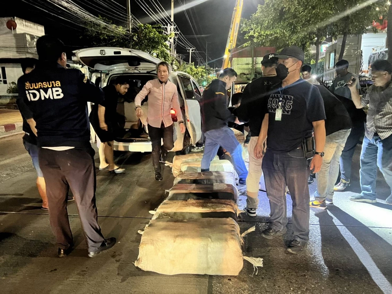 เร่งล่า “ปาร์ค ไทรน้อย” นักมวย Fight Club หลัง ตร.รวบลูกน้องขนยา 9.4 ล้านเม็ด