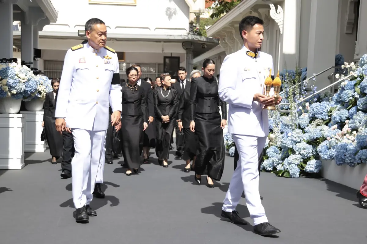 โปรดเกล้าฯ"พล.อ.สุรยุทธ์" ประธานองคมนตรี  พระราชทานเพลิงศพ "ชดช้อย ทวีสิน"