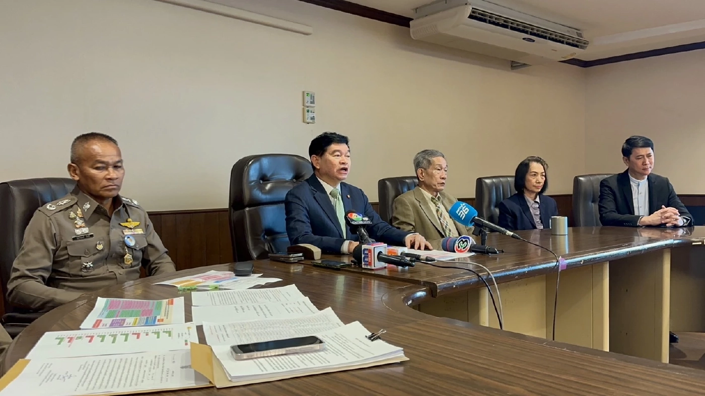 "วัชรินทร์" นำ 30 ผู้ต้องหาคดี "เป้รักผู้การ" พร้อมสำนวนส่งให้อัยการ นัดฟังคำสั่ง 26 ก.ย. นี้