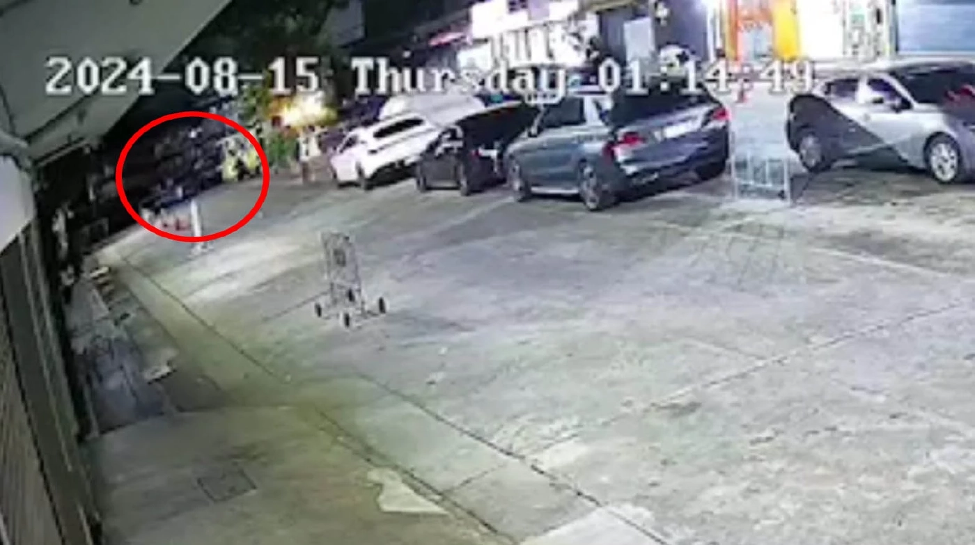 วงจรปิดช่วงตำรวจ ยิงปะทะหนุ่ม ก่อนวิสามัญ ดังสนั่นซอย (มีคลิป)