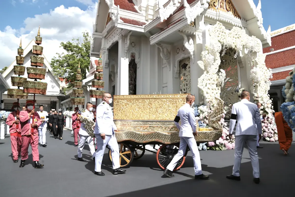 โปรดเกล้าฯ"พล.อ.สุรยุทธ์" ประธานองคมนตรี  พระราชทานเพลิงศพ "ชดช้อย ทวีสิน"