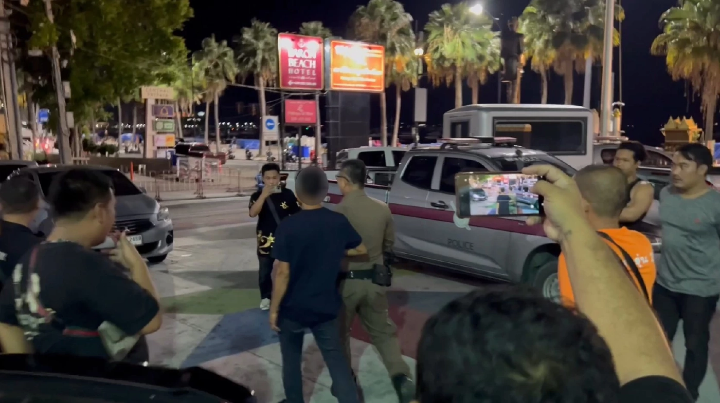 ไรเดอร์หื่่นขืนใจลูกค้าสาววัย 18 ปี เมาหนักมาก