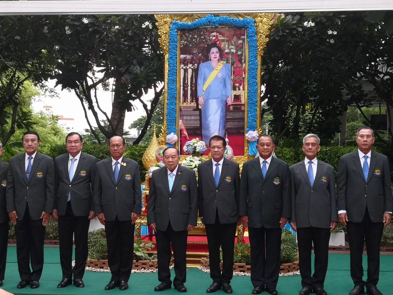 “บิ๊กป้อม” นำคณะกรรมการมูลนิธิอนุรักษ์ป่ารอยต่อ ถวายพระพร พระพันปีหลวง