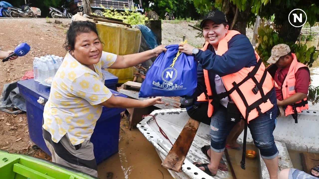 "เนชั่นปันน้ำใจ" ช่วยวิกฤตน้ำท่วมสุโขทัย ลงพื้นที่ช่วยเหลือชาวบ้านถูกน้ำท่วม