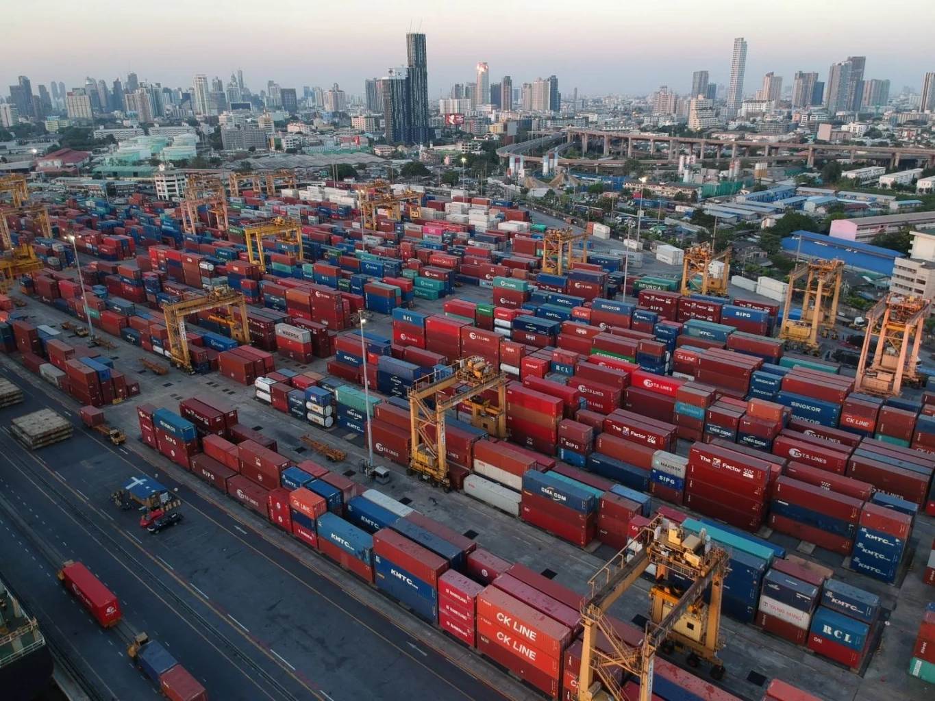 คมนาคมเร่งศึกษาแผนย้ายท่าเรือคลองเตย