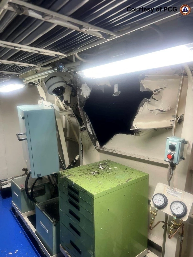 สภาพความเสียหายของเรือยามฝั่งฟิลิปปินส์ในทะเลจีนใต้ในวันที่ 19 สิงหาคม 2567