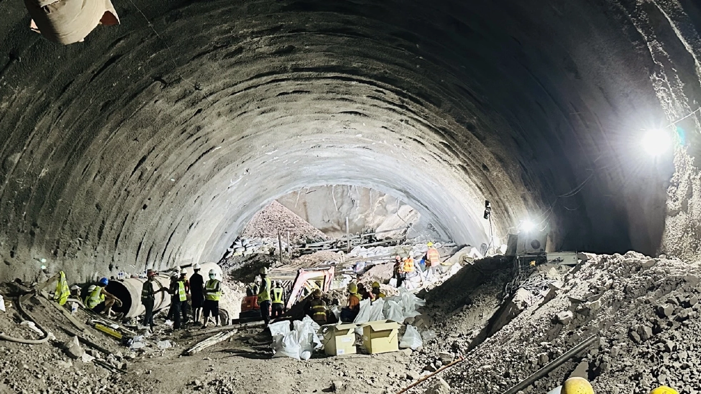 เปิดอุปสรรคกู้ภัยอุโมงค์รถไฟถล่ม เจอเหยื่อรายแรก แต่ 5 ชม.ยังนำออกมาไม่ได้