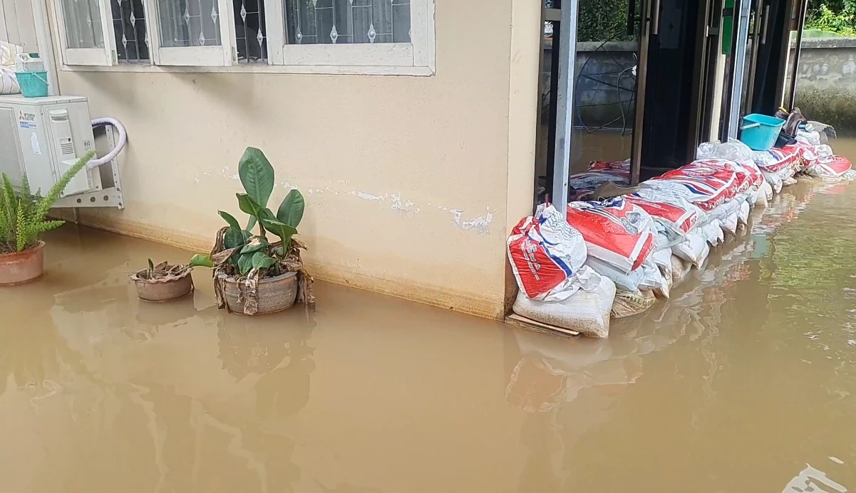 "พะเยา" ฝนถล่มหนัก น้ำป่าไหลลงดอย เข้าท่วมหมู่บ้านชาวเขาปางปูเลาะ