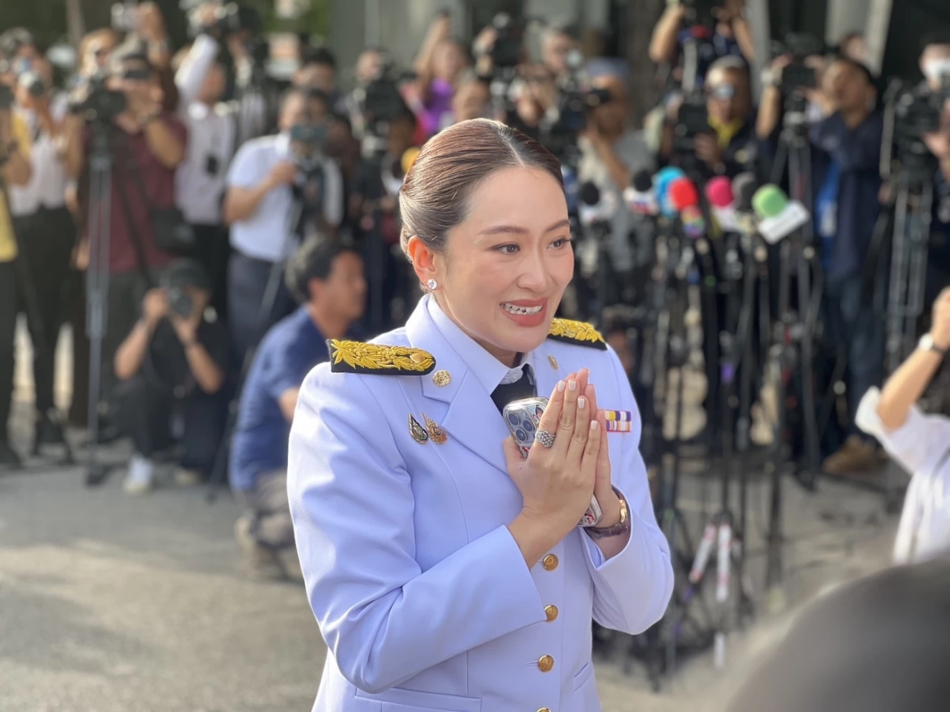 ถ่ายทอดสด พิธีรับ พระบรมราชโองการ โปรดเกล้าฯ "อุ๊งอิ๊ง"นายกฯคนที่ 31