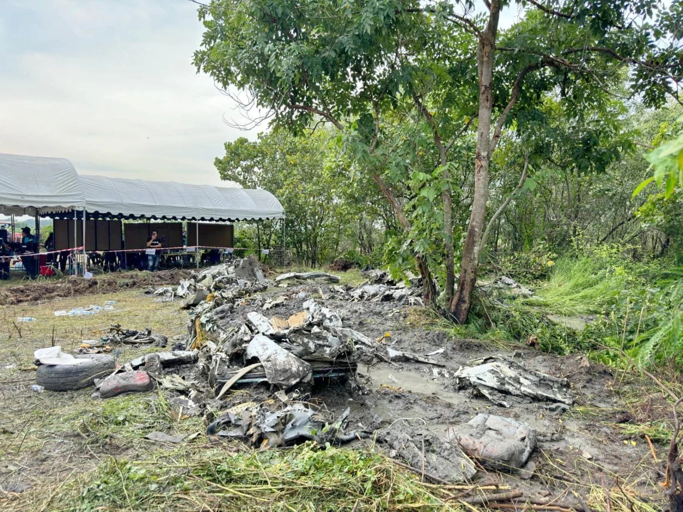 ยุติค้นหา 9 ชีวิต เหยื่อเที่ยวบินมรณะ หวั่นเกิดอันตราย