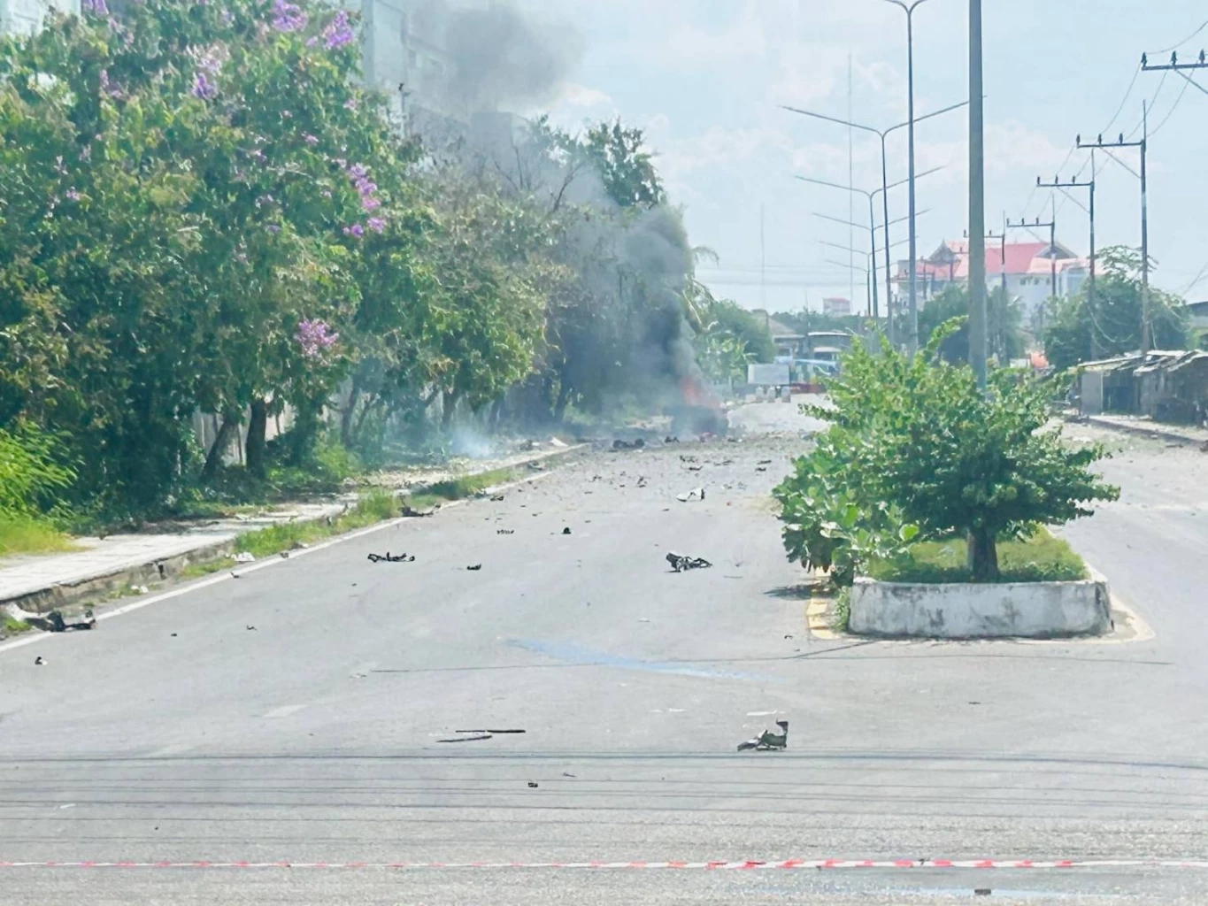 ด่วน! คนร้ายลอบวางระเบิด 3 ลูก กลางปัตตานี เบื้องต้นพบผู้บาดเจ็บแล้ว 2 คน