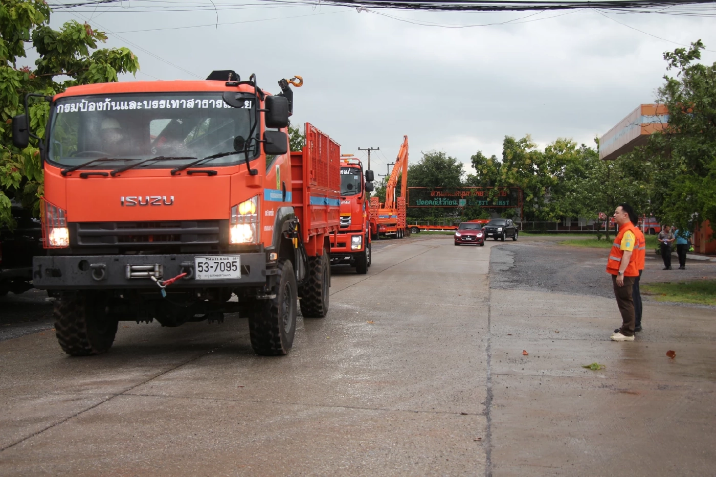 ปภ.ขอนแก่น-โคราช ส่ง จนท.และรถ ช่วย "แพร่-น่าน" หลังน้ำท่วมหนัก (มีคลิป)