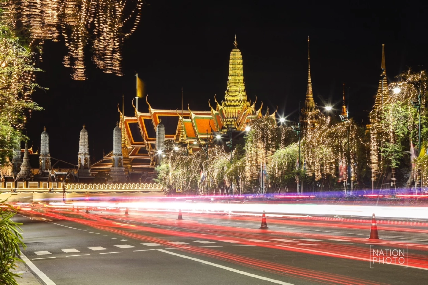 ประดับไฟ เฉลิมพระเกียรติ "พระบรมราชชนนีพันปีหลวง" ตลอดแนวถนนราชดำเนิน