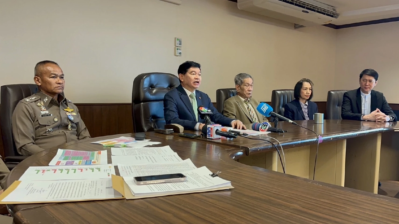 "วัชรินทร์" นำ 30 ผู้ต้องหาคดี "เป้รักผู้การ" พร้อมสำนวนส่งให้อัยการ นัดฟังคำสั่ง 26 ก.ย. นี้