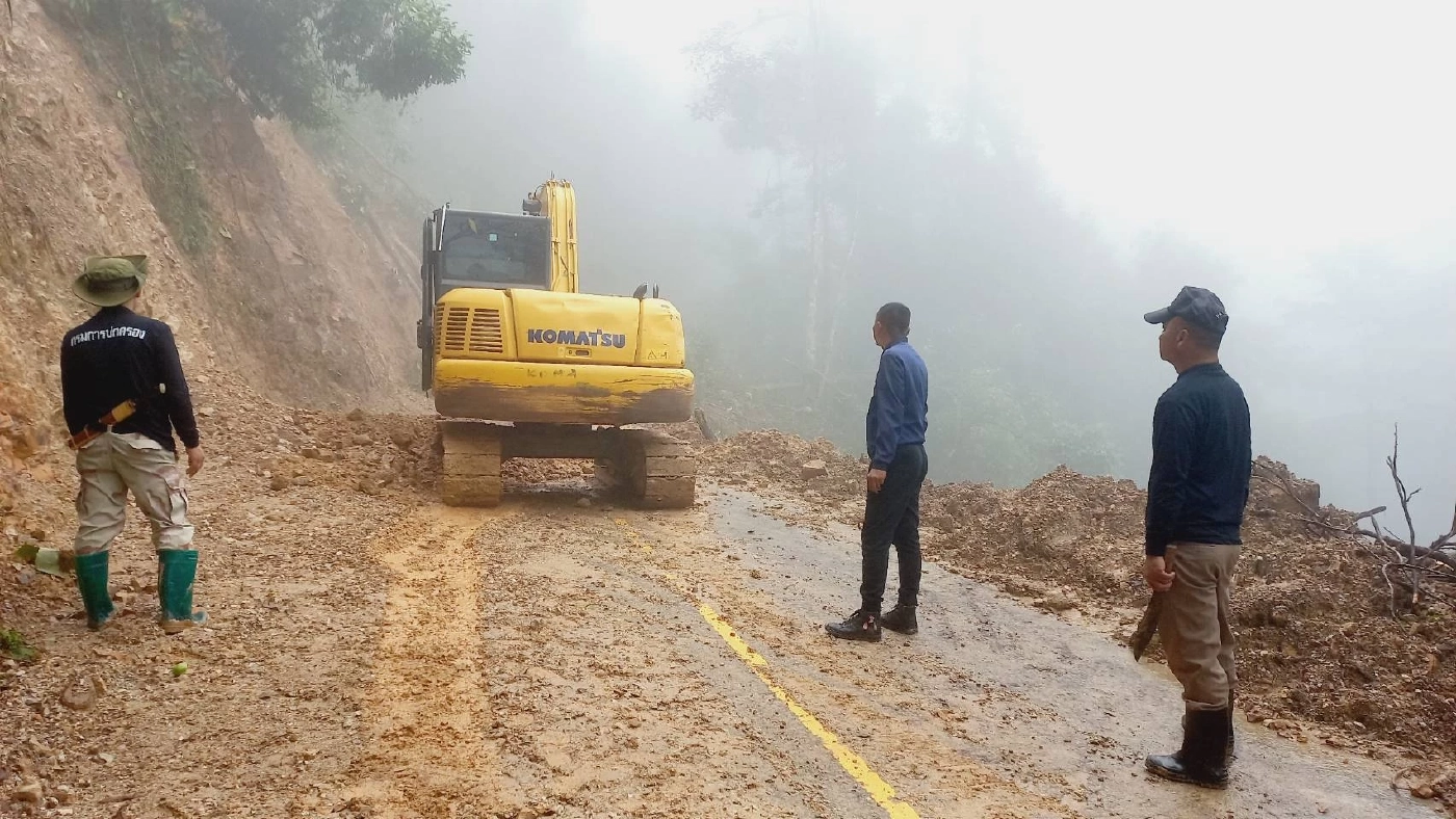 ภาคเหนืออ่วม! แม่ฮ่องสอนดินสไลด์ พะเยาใช้โดรนช่วยลุงติดกลางน้ำป่าทะลัก