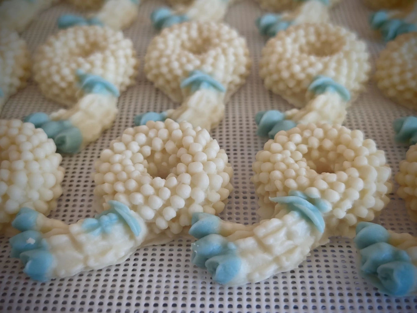 รวมไอเดียของขวัญรับวันแม่ "ขนม-งานฝีมือ" พวงมาลัยจากงานศิลปะ สื่อรักจากลูก