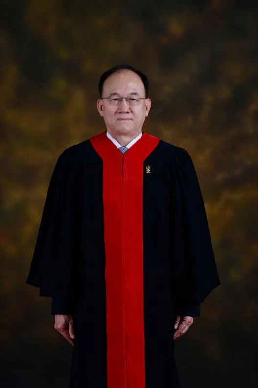 สุเมธ  รอยกุลเจริญ  ตุลาการศาลรัฐธรรมนูญ