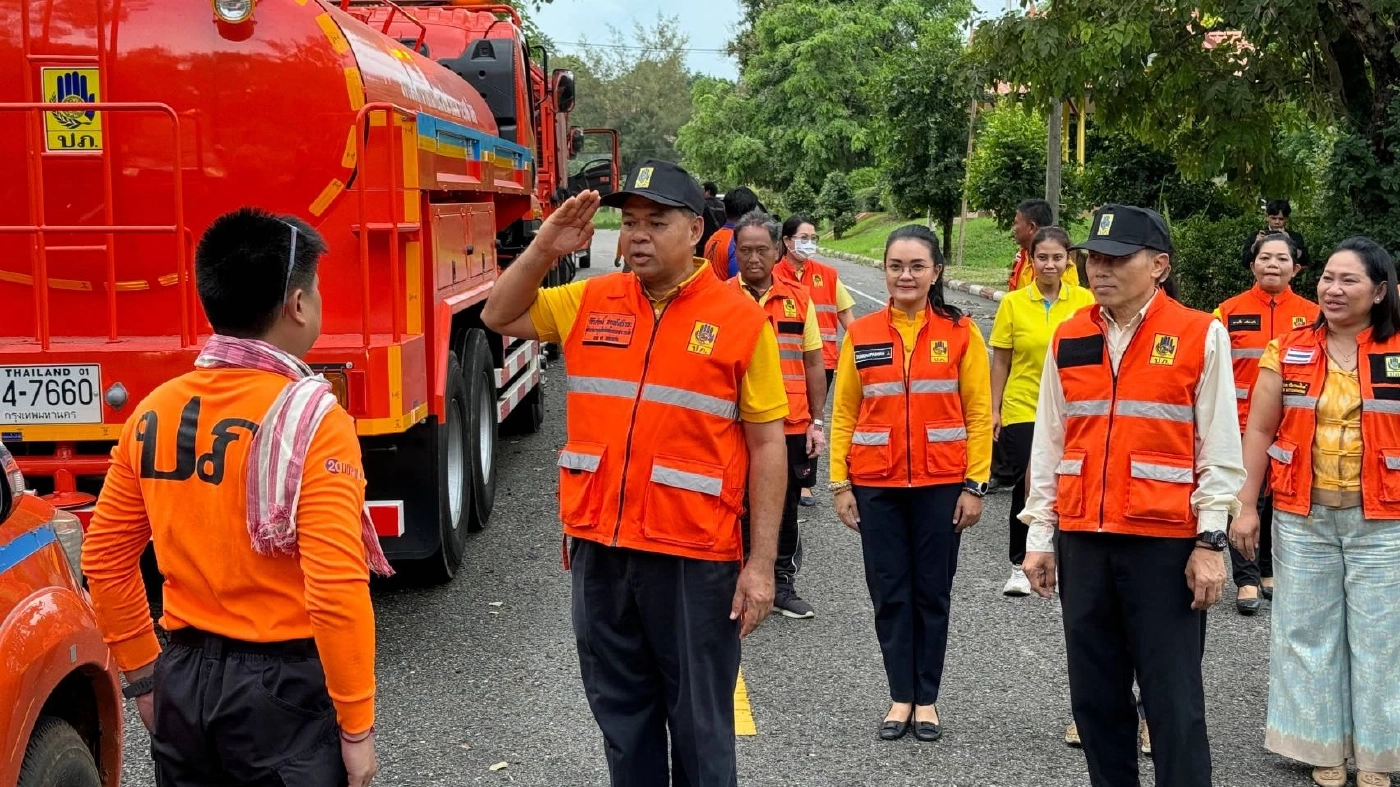 ปภ.ขอนแก่น-โคราช ส่ง จนท.และรถ ช่วย "แพร่-น่าน" หลังน้ำท่วมหนัก (มีคลิป)