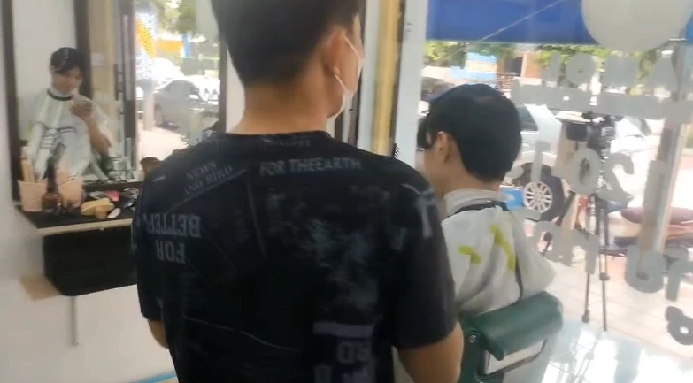 ช่างตัดผมผู้เสียหาย