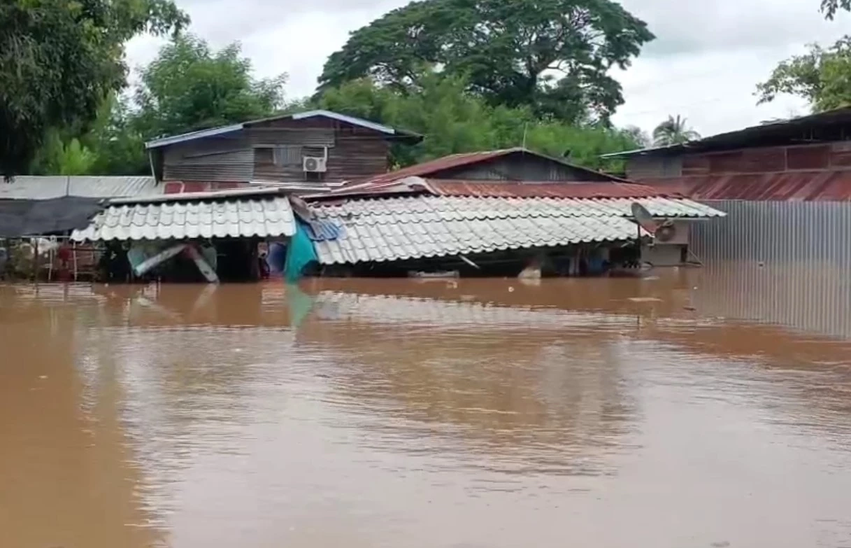 ภาคเหนืออ่วม! แม่ฮ่องสอนดินสไลด์ พะเยาใช้โดรนช่วยลุงติดกลางน้ำป่าทะลัก