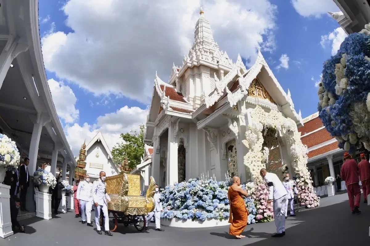 โปรดเกล้าฯ"พล.อ.สุรยุทธ์" ประธานองคมนตรี  พระราชทานเพลิงศพ "ชดช้อย ทวีสิน"