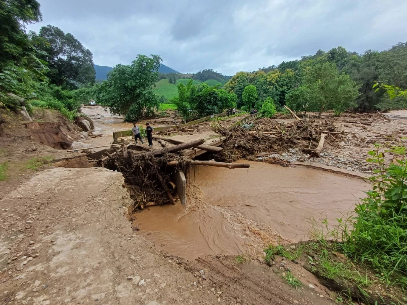 ขุนยวมอ่วม แม่ฮ่องสอน น้ำป่าทะลัก สังเวย 1 ศพ น้ำป่าซัดร่างจมหายเสียชีวิต