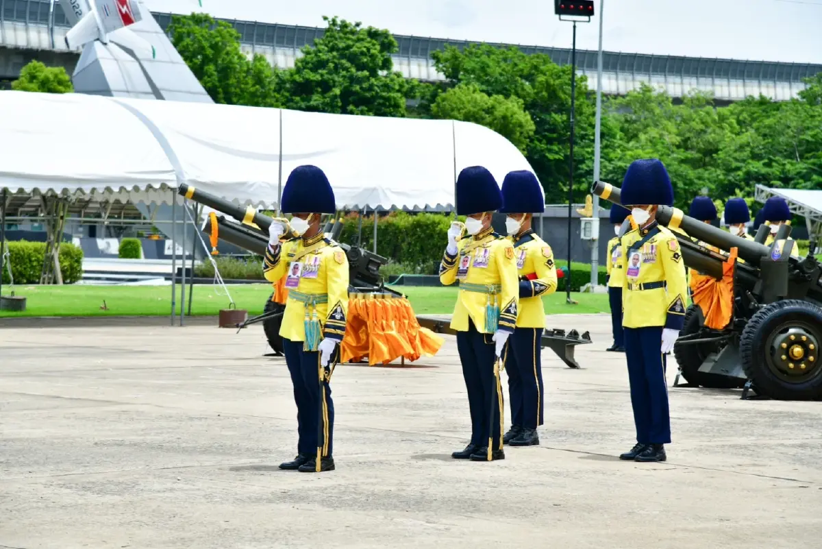 3 เหล่าทัพ ยิงสลุตหลวง เฉลิมพระเกียรติ "พระบรมราชชนนีพันปีหลวง"