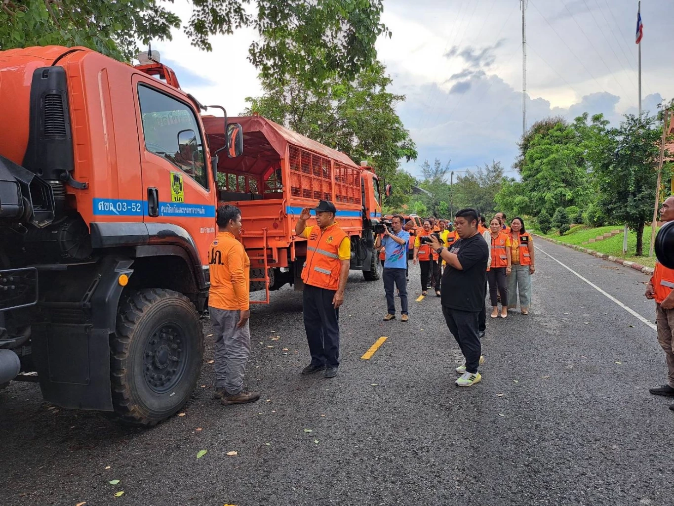 ปภ.ขอนแก่น-โคราช ส่ง จนท.และรถ ช่วย "แพร่-น่าน" หลังน้ำท่วมหนัก (มีคลิป)