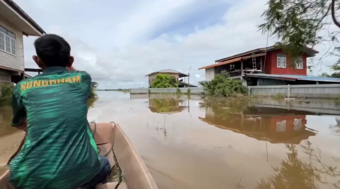 น้ำจากคลองเมม หลากเข้าท่วมชุมชนบ้านคลองวังมะขาม กระทบ 26 หลังคาเรือน