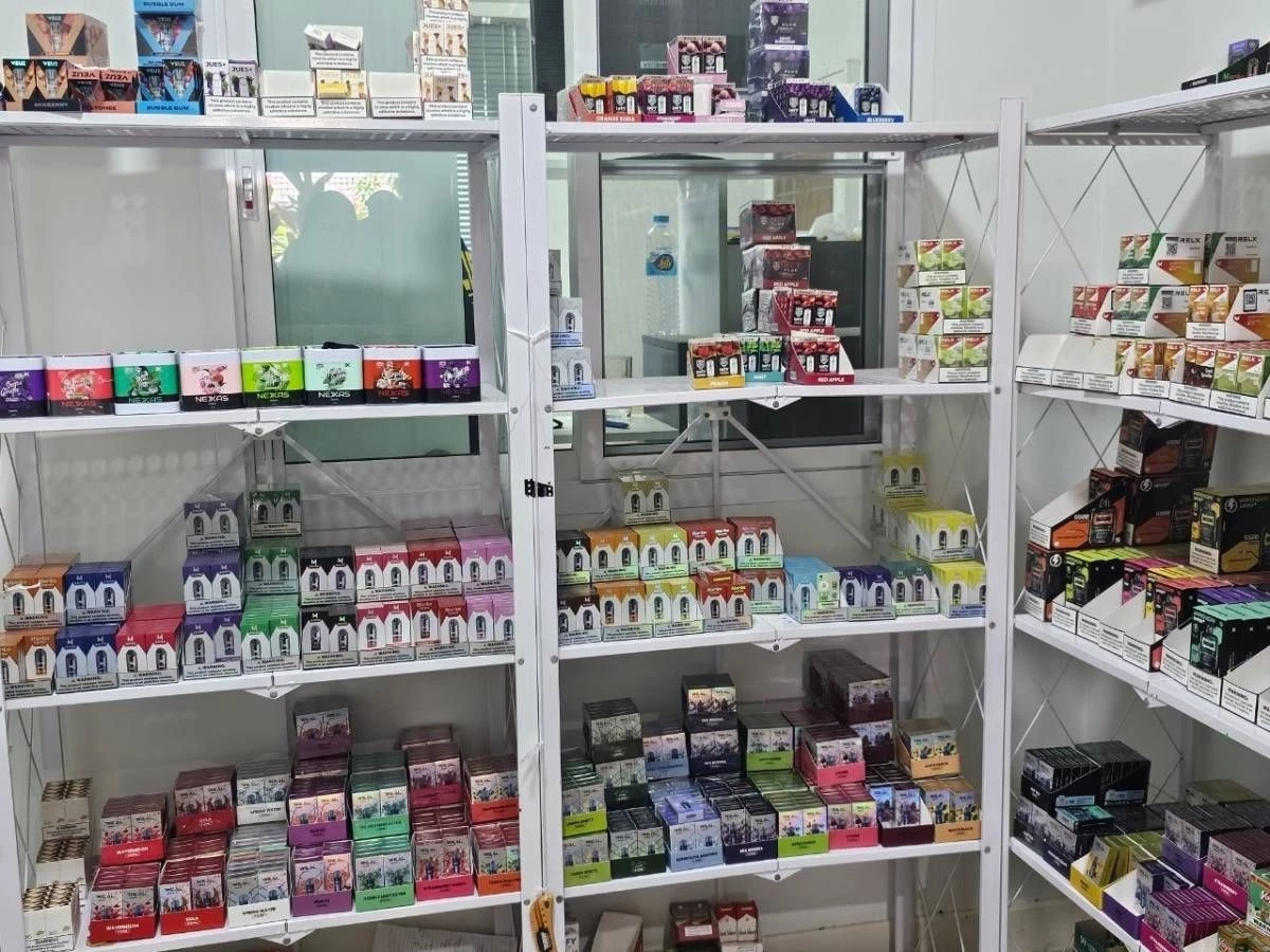 ปคบ.ทลายโกดัง จับเจ้าพ่อบุหรี่ไฟฟ้ารายใหญ่ภาคเหนือ ของกลาง 3 หมื่นชิ้น