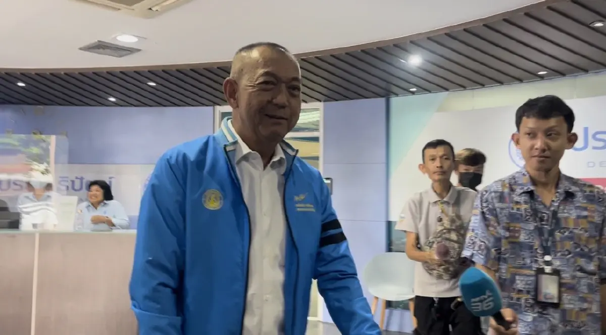 นายเฉลิมชัย ศรีอ่อน หัวหน้าพรรคประชาธิปัตย์ 