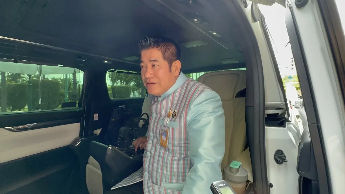 ร.อ.ธรรมนัส พรหมเผ่า  เลขาธิการพรรคพลังประชารัฐ