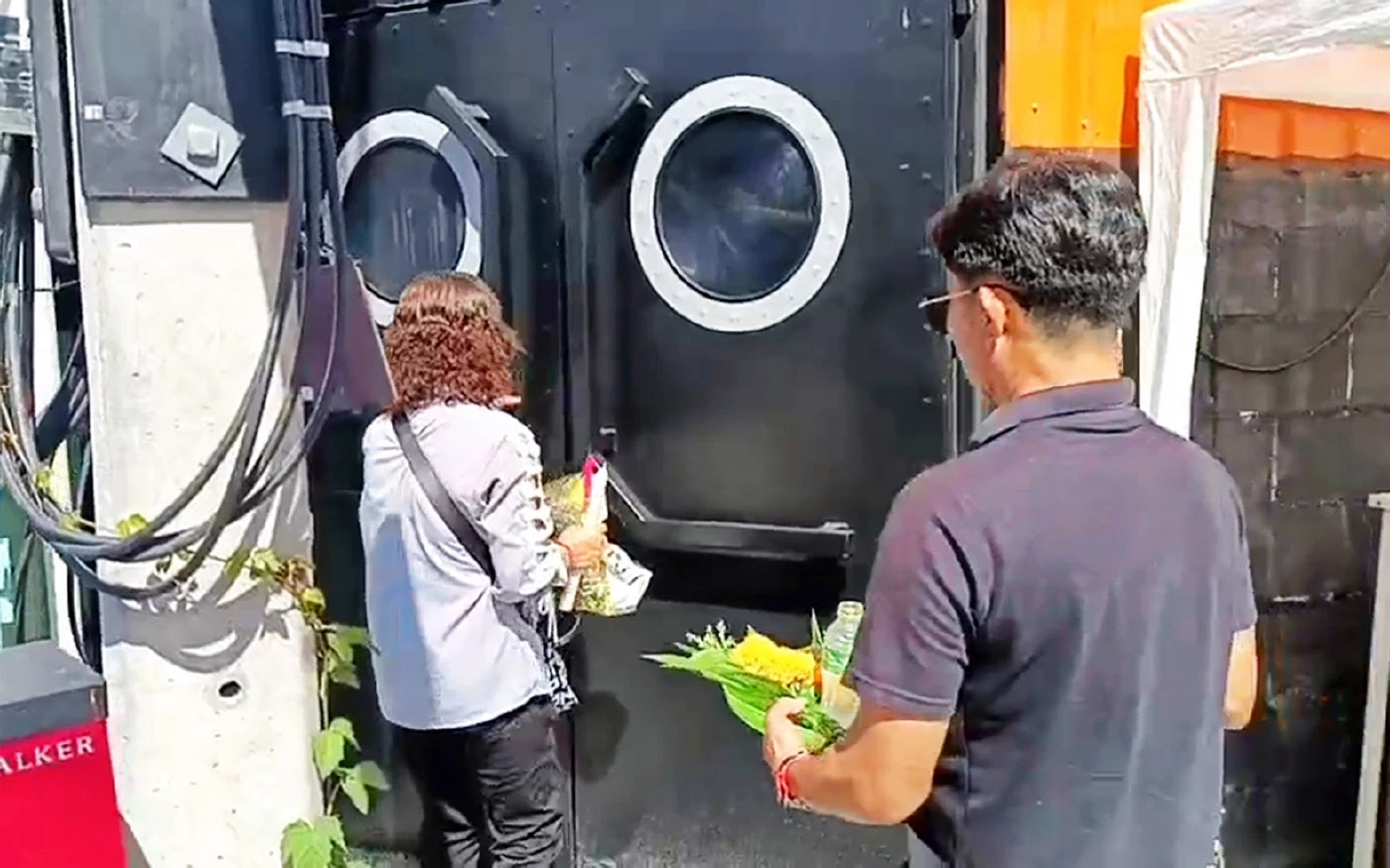 ครอบครัวจ่าพันซ์ ทำพิธีเชิญวิญญาณ