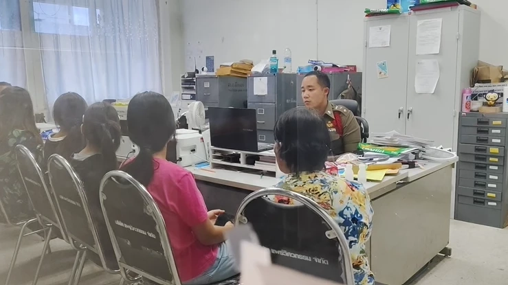 แชร์สนั่น นร.หญิงวัย 14 ถูกรุ่นพี่ร่างยักษ์ทำร้าย บังคับกราบเท้า เพื่อตบเอาเงิน 100