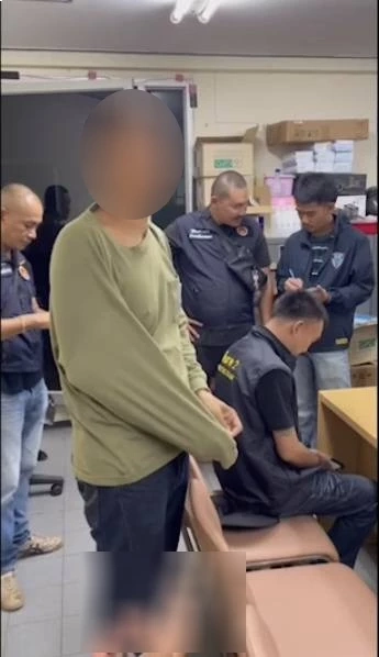 "ผัวหึงโหด" เด็ดชีพ หน.เมียแม่ลูกอ่อน และเมียอีกศพ ล่าสุดมอบตัวตำรวจแล้ว