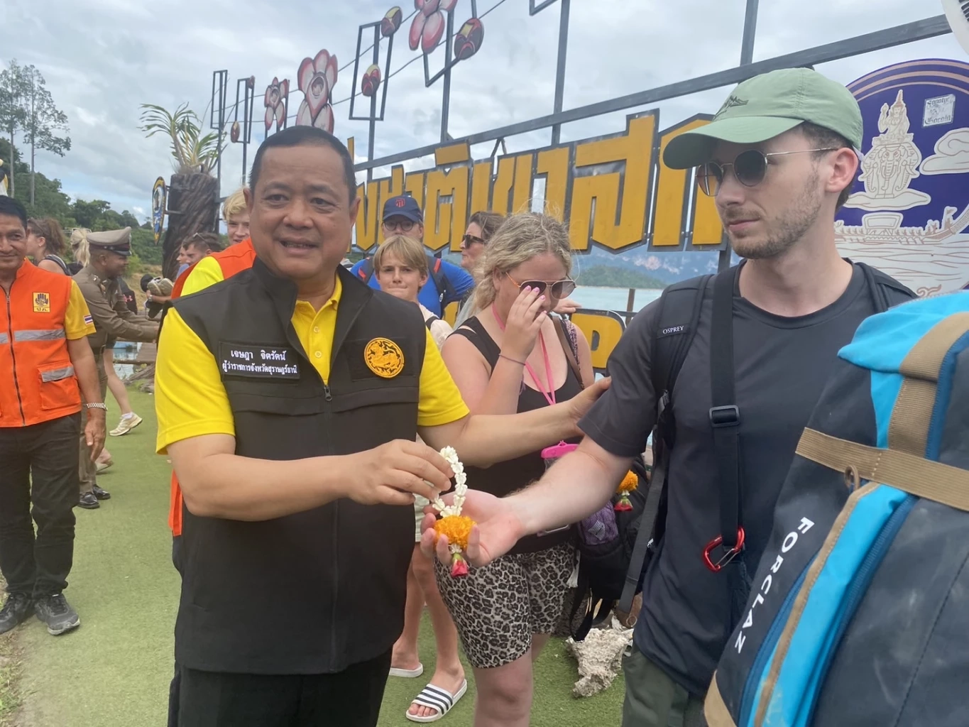 ผู้ว่าฯ สั่งเอาผิดบริษัททัวร์ ฝ่าฝืนประกาศ พา นนท. เข้า "ถ้ำน้ำทะลุ"