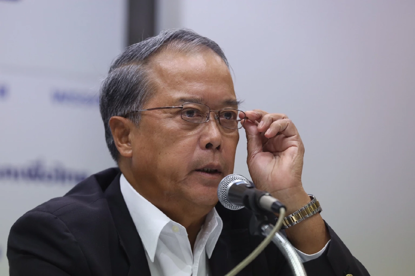 นายชูศักดิ์ ศิรินิล