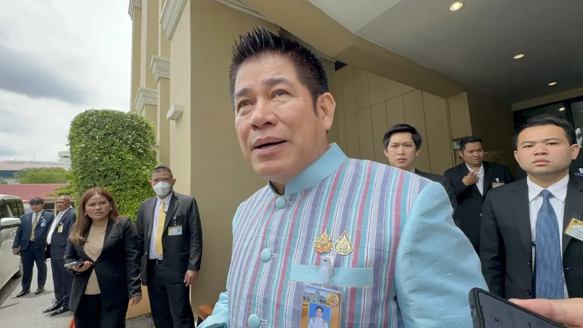 ร.อ.ธรรมนัส พรหมเผ่า  เลขาธิการพรรคพลังประชารัฐ 