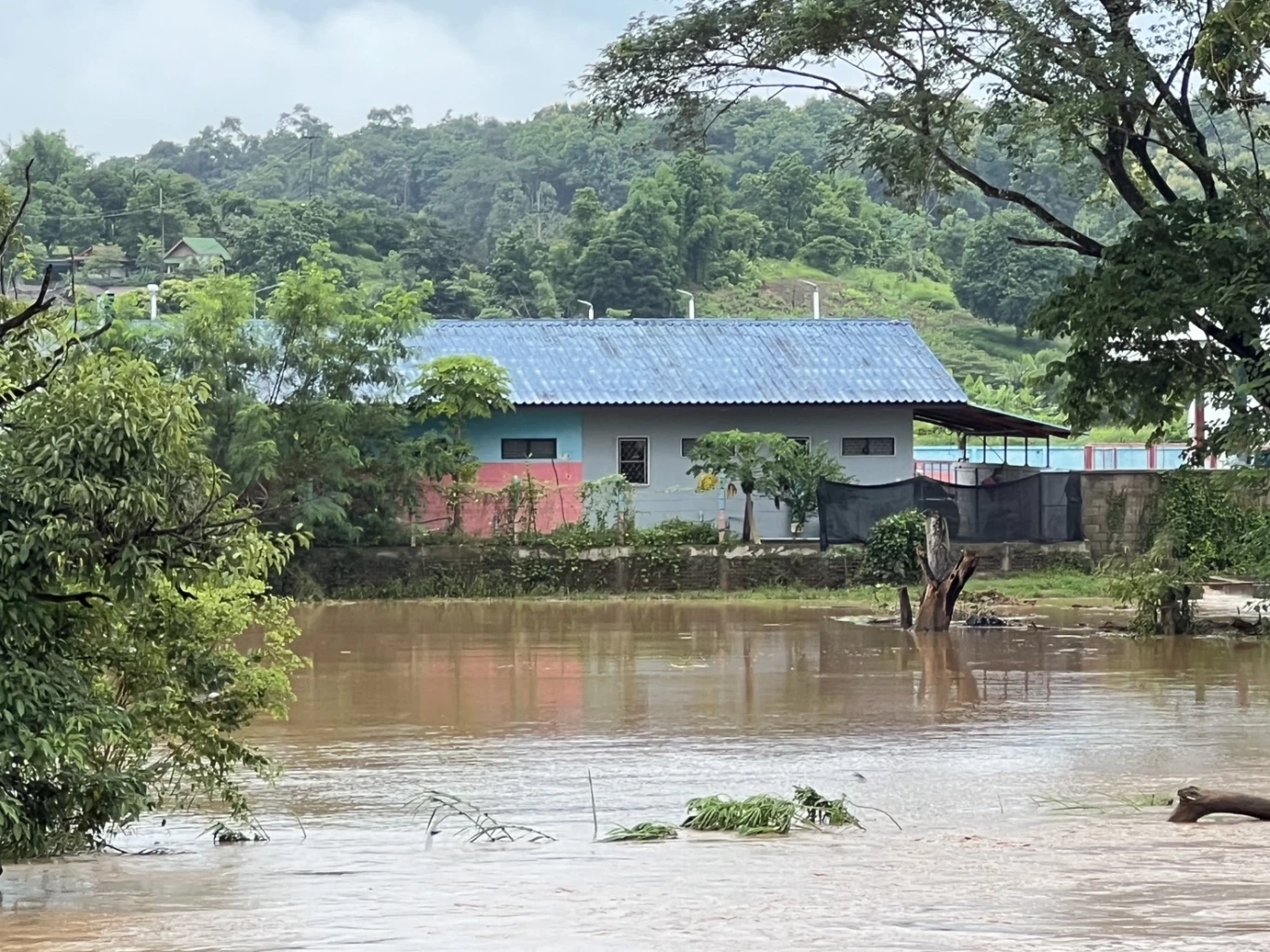 ขุนยวมอ่วม แม่ฮ่องสอน น้ำป่าทะลัก สังเวย 1 ศพ น้ำป่าซัดร่างจมหายเสียชีวิต