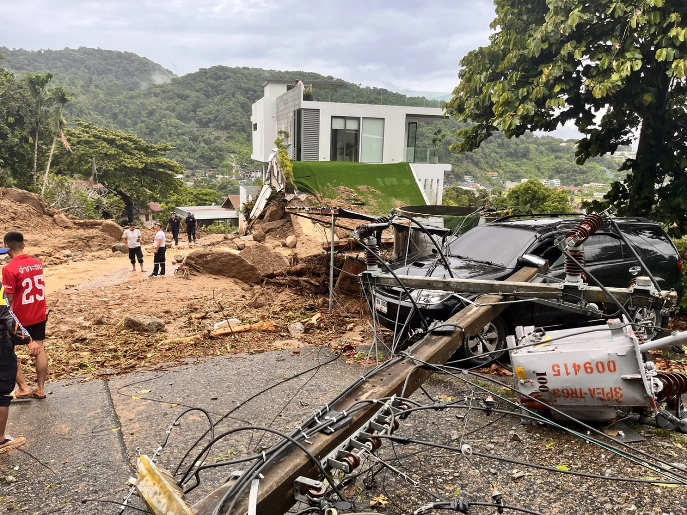 ภูเก็ต ฝนถล่ม ดินสไลด์ทับบ้านประชาชน สังเวย 5 ราย