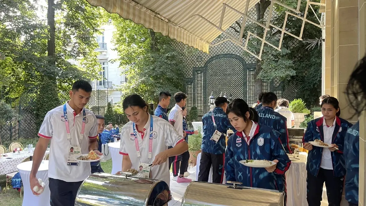 “ลุงป้อม” จัดอาหารไทยเลี้ยงขอบคุณ-ให้กำลังใจทีมชาติไทยแข่งกีฬาโอลิมปิก