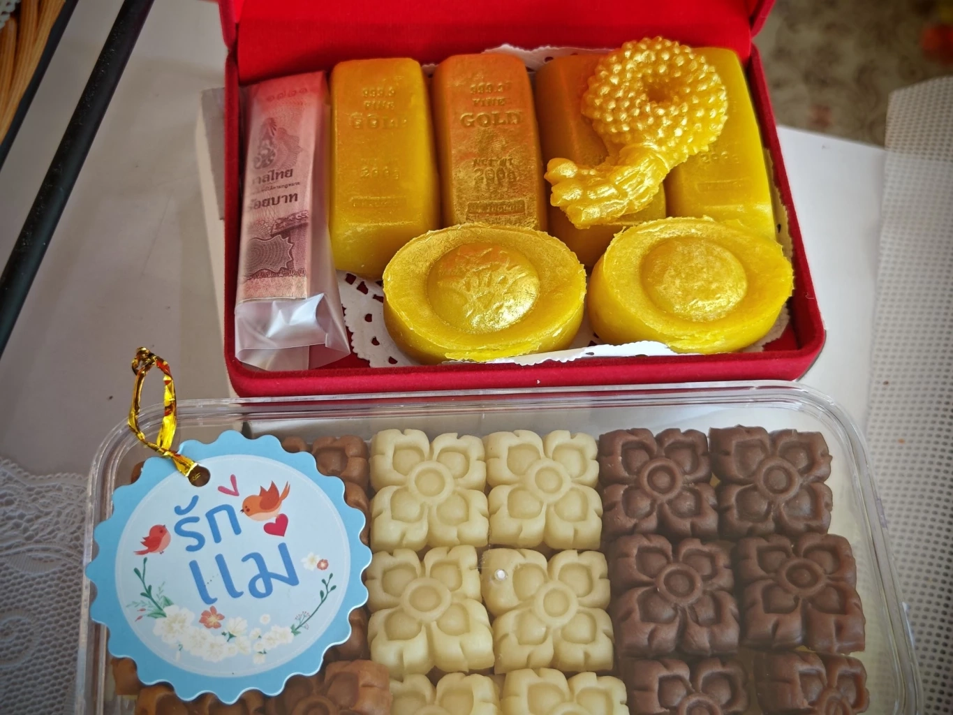 รวมไอเดียของขวัญรับวันแม่ "ขนม-งานฝีมือ" พวงมาลัยจากงานศิลปะ สื่อรักจากลูก