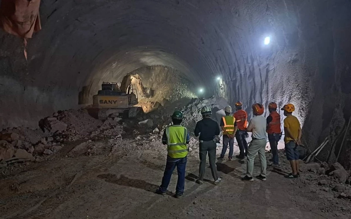 ลุ้นระทึก! อุโมงค์ถล่ม พบสัญญาณชีพระยะ 7 เมตร