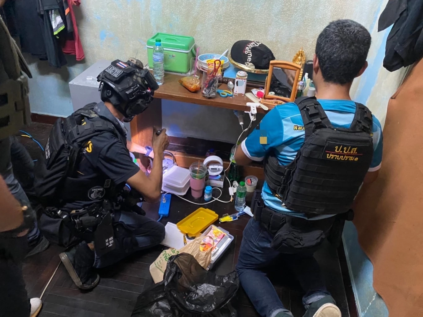 จับพระสึก 8 ราย มั่วสุมเสพยา เจ้าหน้าที่ระดมตรวจค้น "วัดดัง ย่านคลองสามวา"