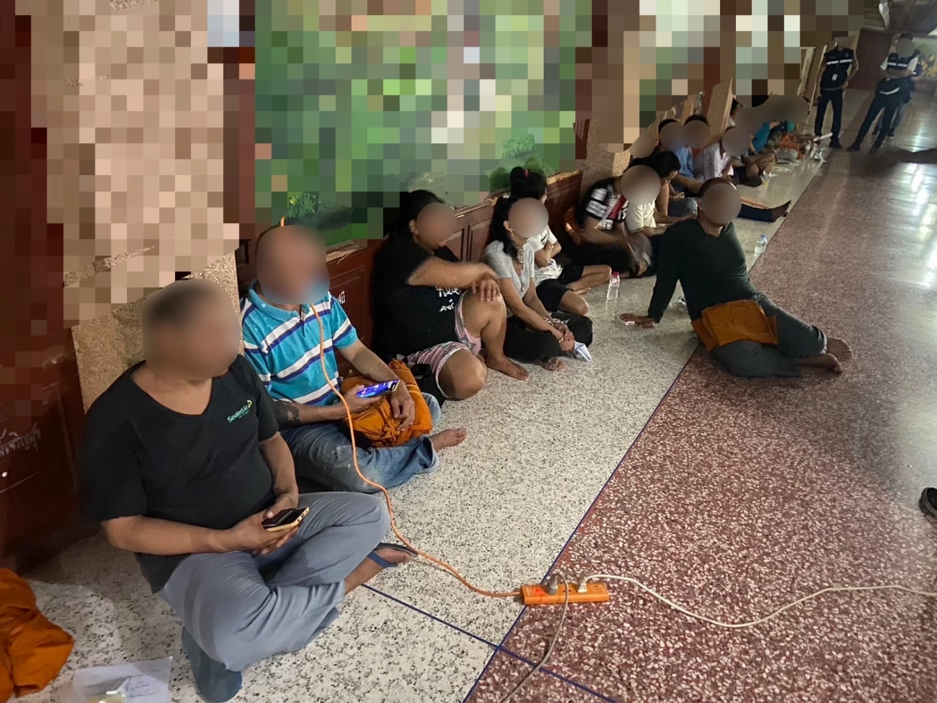 จับพระสึก 8 ราย มั่วสุมเสพยา เจ้าหน้าที่ระดมตรวจค้น "วัดดัง ย่านคลองสามวา"