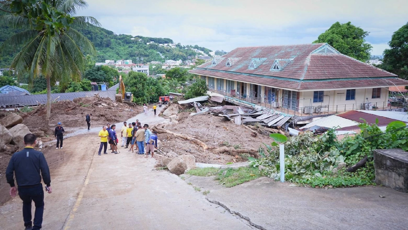 "ชาดา" บินด่วน ลงพื้นที่ให้กำลังใจชาวภูเก็ต เหตุดินสไลด์ ดับแล้ว 10