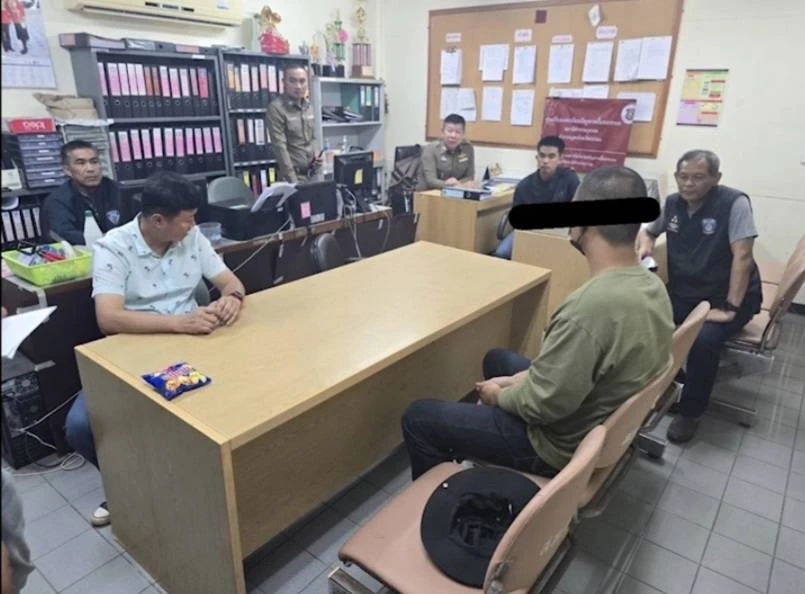 "ผัวหึงโหด" เด็ดชีพ หน.เมียแม่ลูกอ่อน และเมียอีกศพ ล่าสุดมอบตัวตำรวจแล้ว