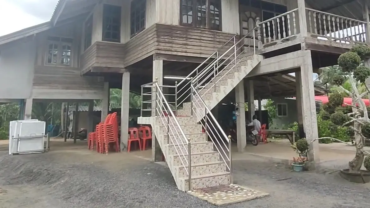 ยิงดับ "เนวิน" ลูกรักคลั่งยา ถือพร้าอาละวาด